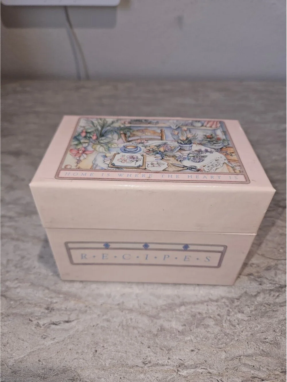 Vintage Recipe Box with Divided Recipe Cards